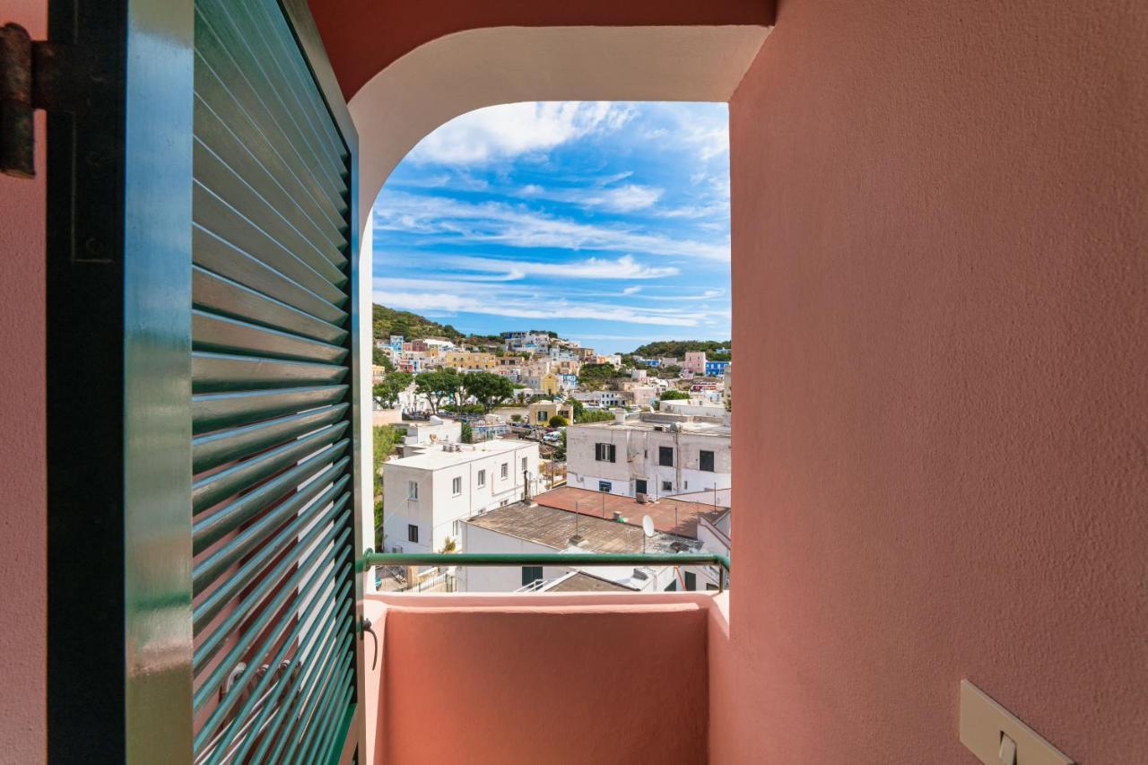 Albergo Le Querce Понца Екстериор снимка